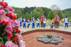 广州举行“英雄花开英雄城”清明纪念英烈活动